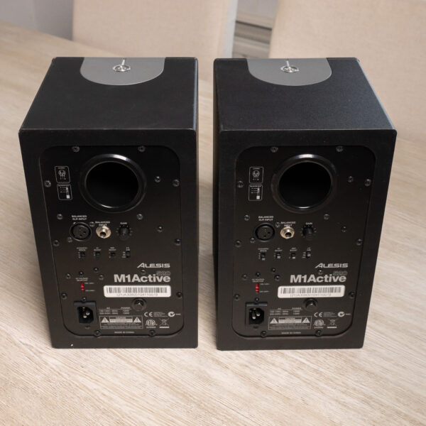 Alesis M1Active 520 (face arrière)
