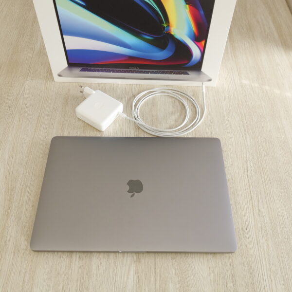 Apple Macbook i9 1 scaled