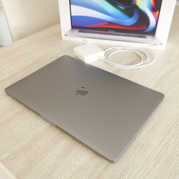 Apple Macbook i9 3 scaled